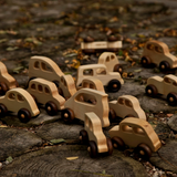 Umweltfreundliches Spielzeugauto aus Holz